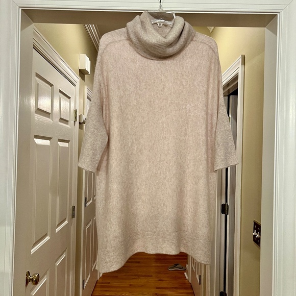 EUC Antonio Melani Cowl Neck Oversize Tunic Style Cashmere Sweater Size MEDIUM - Picture 3 of 5